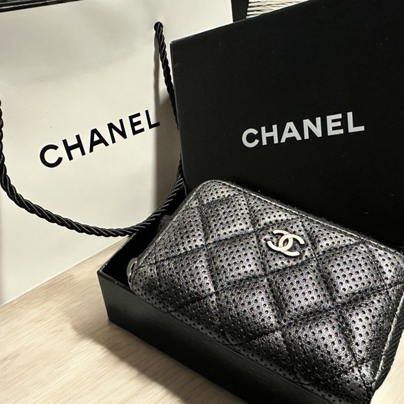 CHANEL Perforated Wallet / Card Case Full Set EUC! 🎁 - Picture 3 of 16